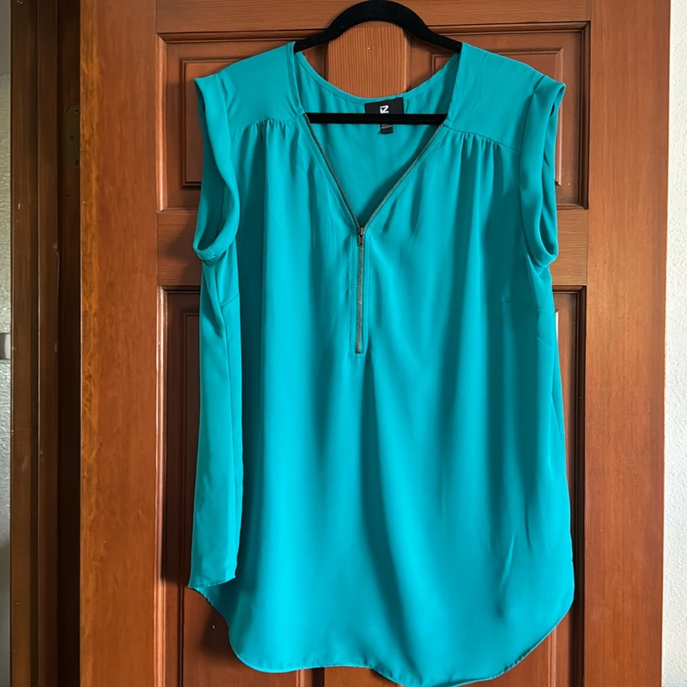 IZ Byer Teal Sleeveless Zipper Closure Top- Size 1X